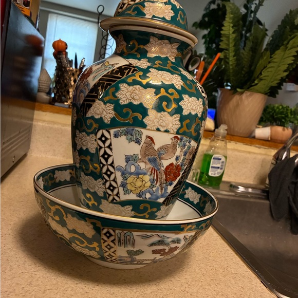Gold Imari hand painted porcelain Vase/ ginger jar and bowl set - Picture 1 of 15